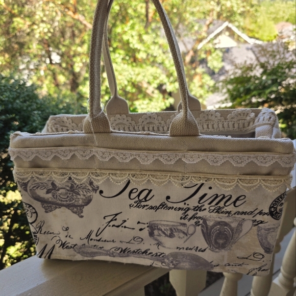 Elegant Beige Tote Bag - Picture 1 of 3